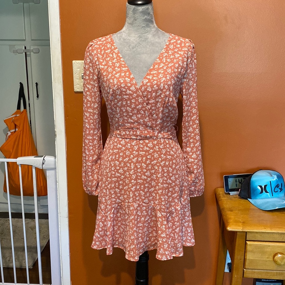 Beautiful puff sleeve dress never worn